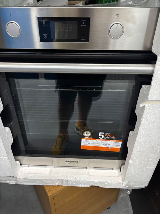 Forno HOTPOINT absolutamente novo.