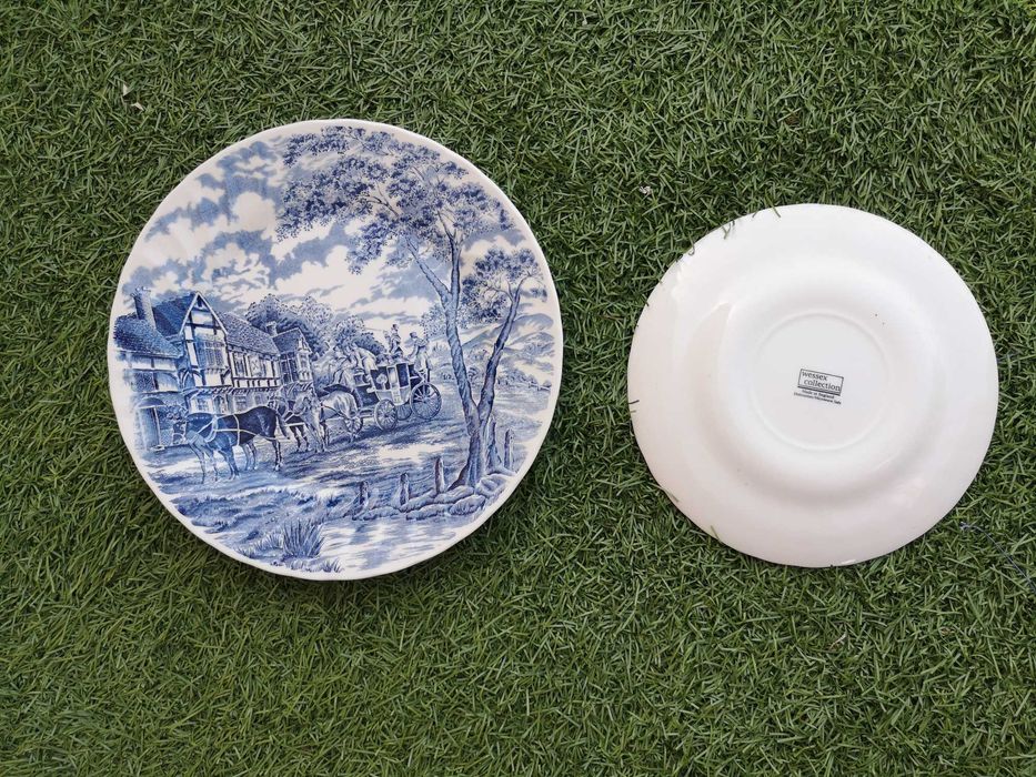 Blue-toned dinnerware set443823685800437764