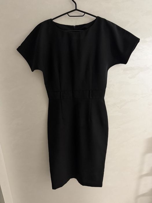 Чорна приталена сукня хс
