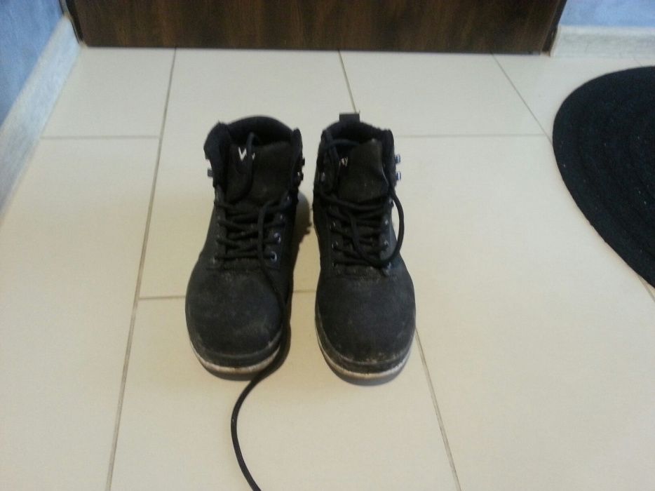 Sprzedam buty męskie chłopięce zimowe