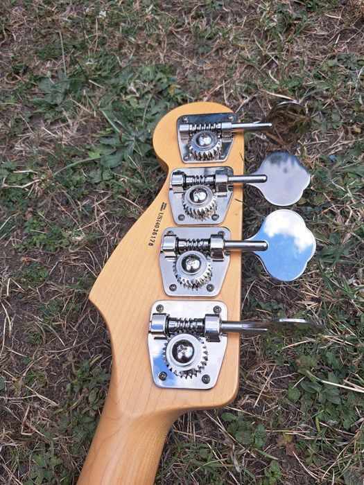 Gitara basowa Fender  Jazz.