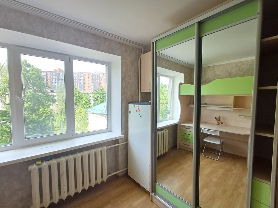 Продам кімнату в гуртожитку  на Антонова