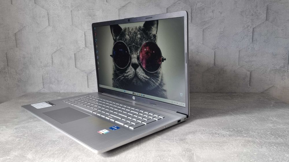 ТОП ЦІНА HP 17.3 CNXXXX I5 - 1235U DDR4 - 16 SSD M2 NVMe 512GB IRIS XE