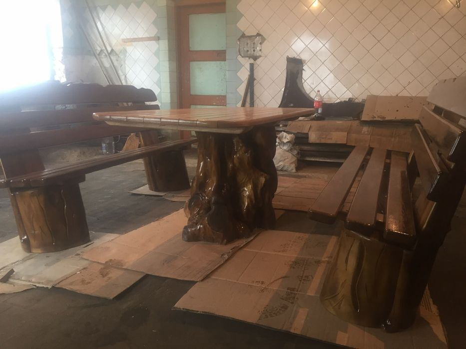 Дубовий стіл з лавками