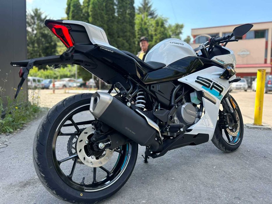 Мотоцикл CFMOTO 300SR