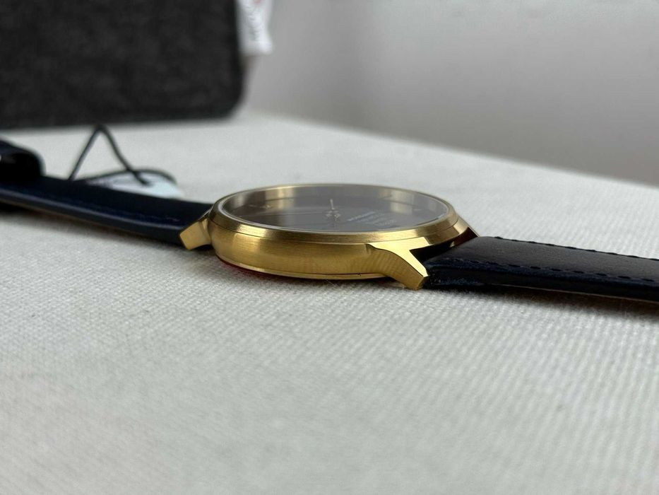 Relógio Mondaine Helvetica No1 Date 38 mm – Novo (Swiss Made)