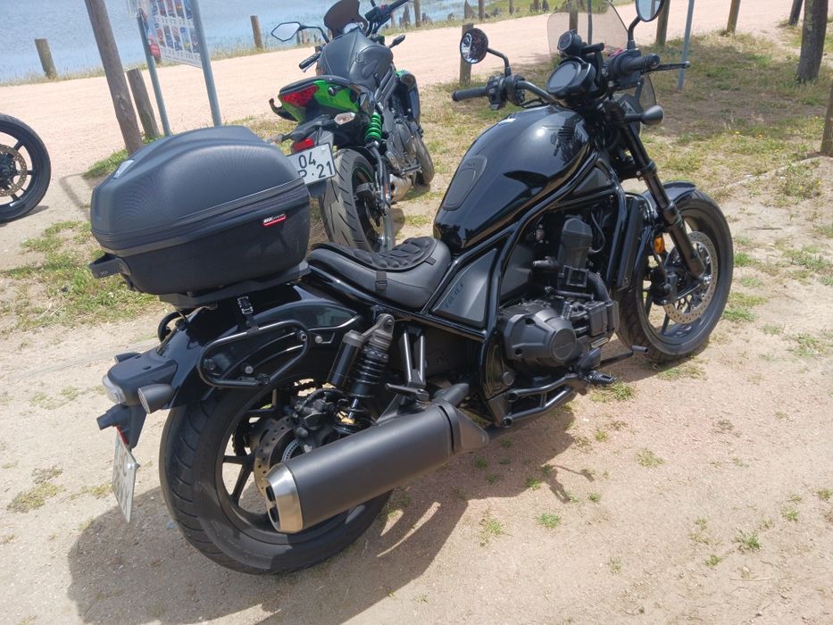 Top case smirrígido GIVI W901 com rack GIVI