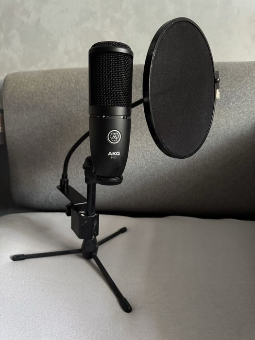 Zestaw mikrofon AKG p120 + behringer umc202hd + tripod z popfiltrem