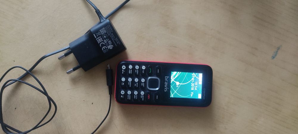 Продам кнопочний телефон Bravis c180 pixel
