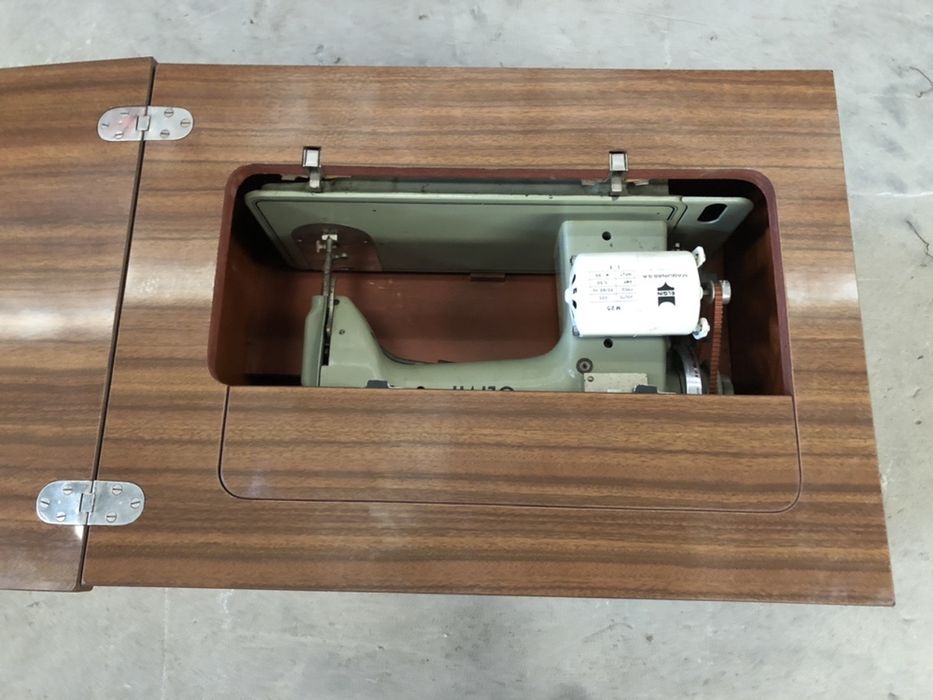 Maquina de Costura Oliva