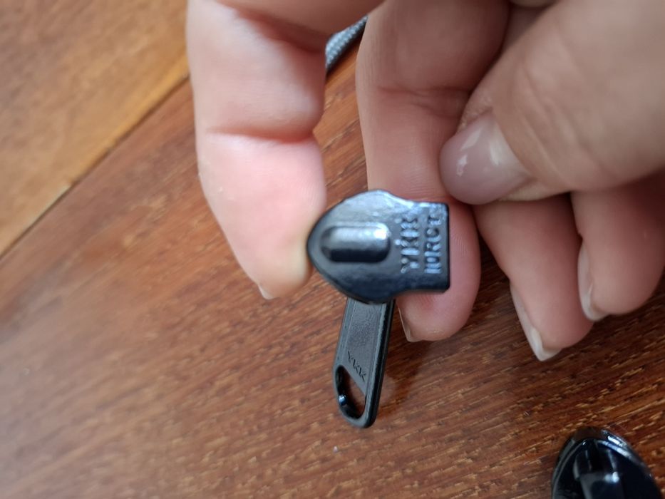 Бігунки до замків YKK