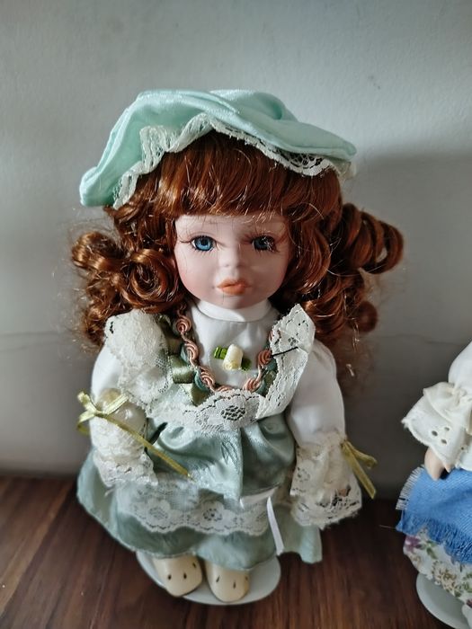 Boneca de loiça com suporte