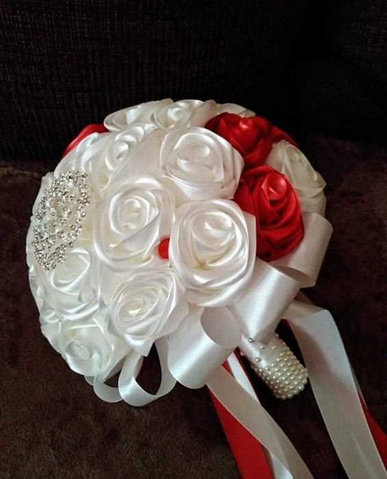 Весільний букет з атласної стрічки