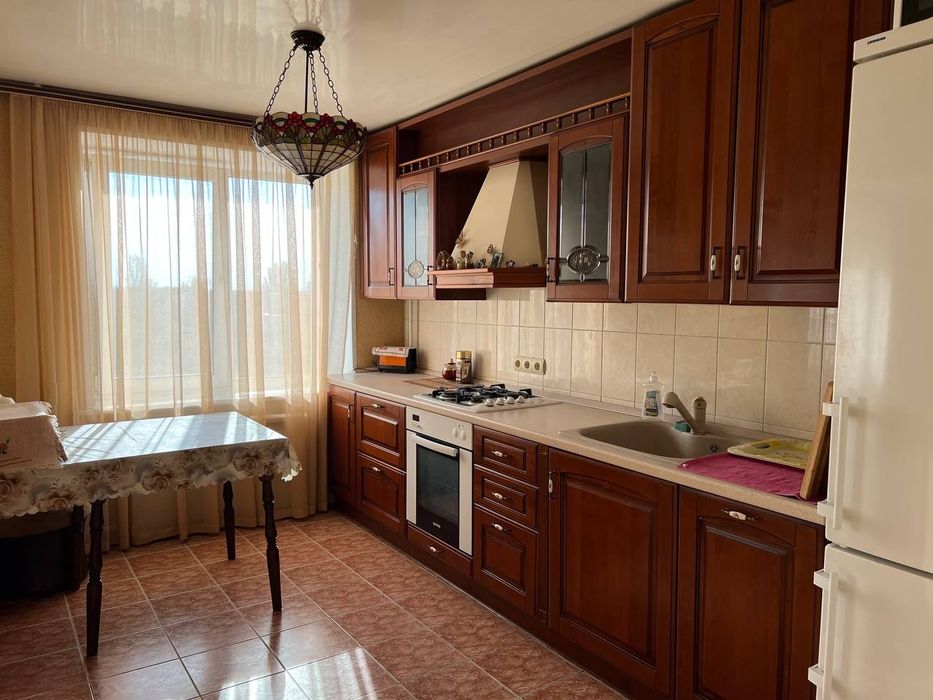 Продам 4к квартиру вул.Бочарова Шевченківський рн