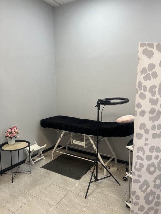 Позняки! Оренда бровісту, візажисту. Кушетка