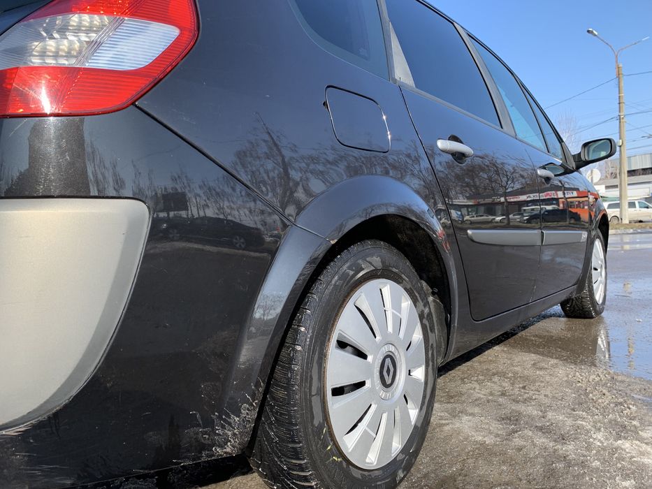 Renault Grand Scenic в рідній фарбі
