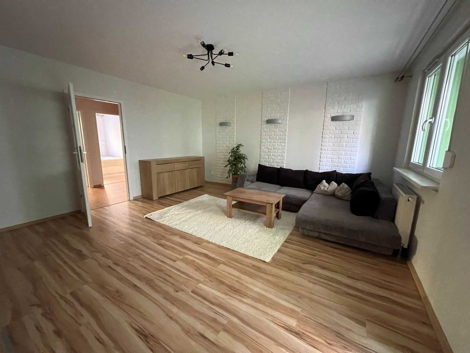 Gaj - swieżo po remoncie, 2 pokoje z osobną kuchnią i balkonem