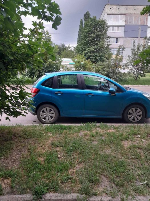 Продам машину Citroen C3