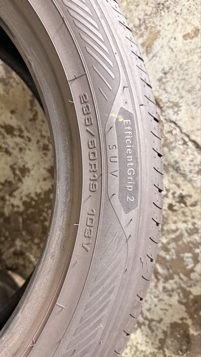 Pneus 235/50r19 XL Goodyear EfficientGrip 2 SUV com 85% piso