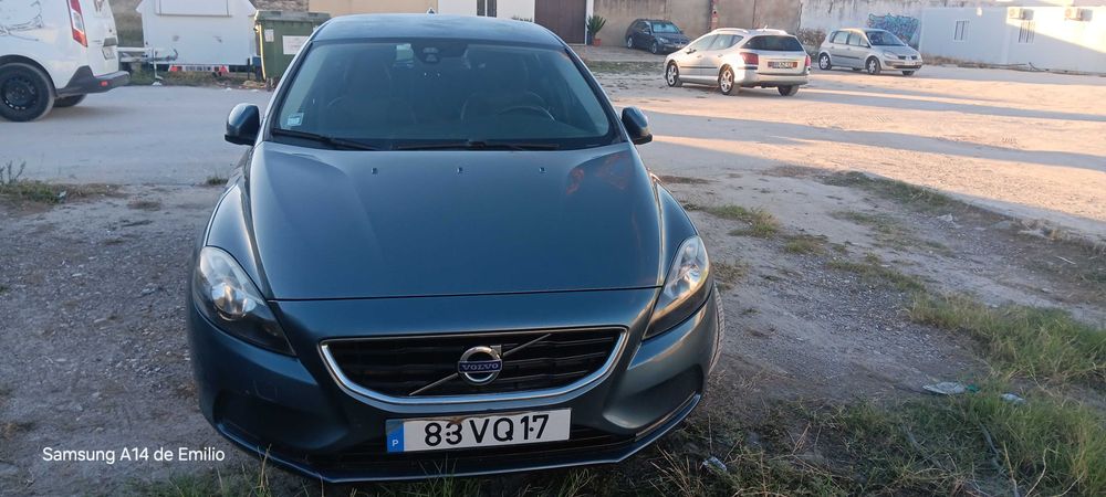 VOLVO V40  1.6 Momentum