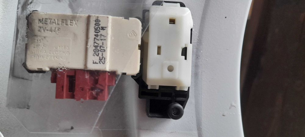 części pralki BEKO WCC6511 zamek/czujnik i zatrzask  blokady drzwiczek