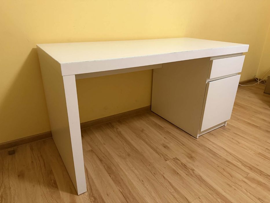 Biurko ze szklanym blatem, TRANSPORT W CENIE