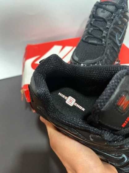 Pasuje bardzo dobrze do ubrań. Rozmiar.36