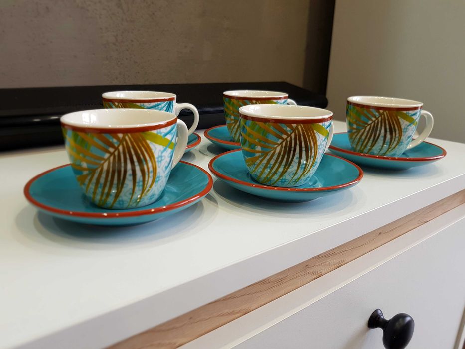Zestaw filiżanek i talerzyków do kawy espresso