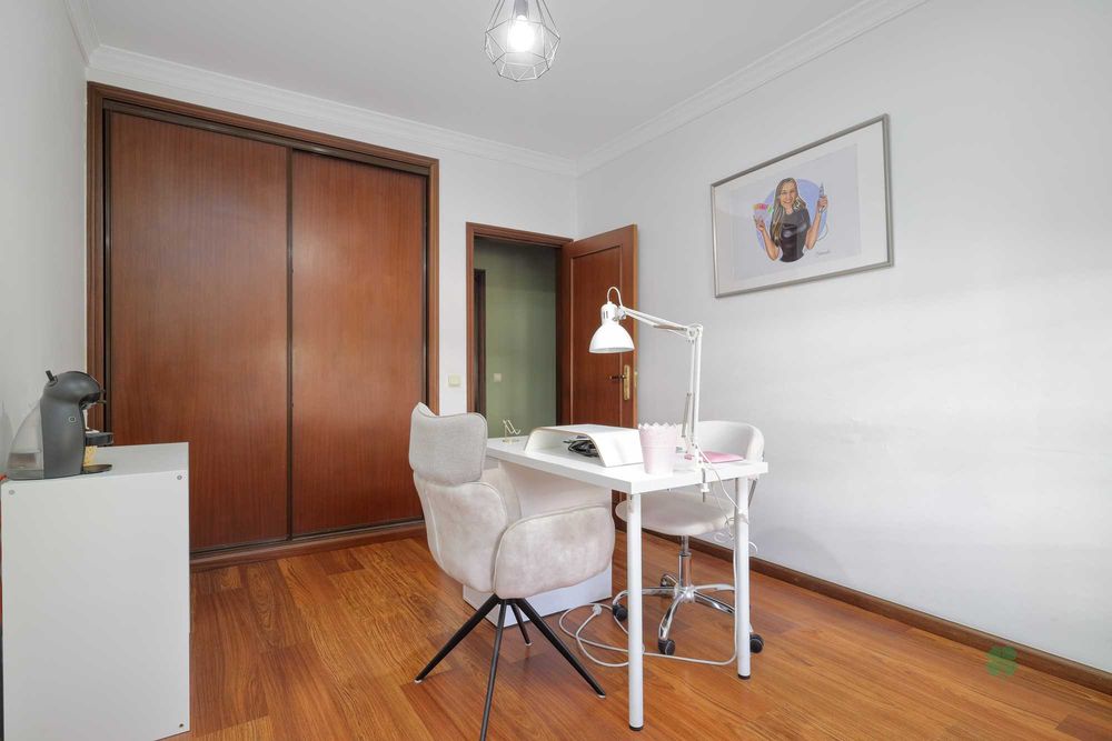 Apartamento T2 venda 260.000€ em Canelas - Vila Nova de Gaia com terraço e garagem fechada