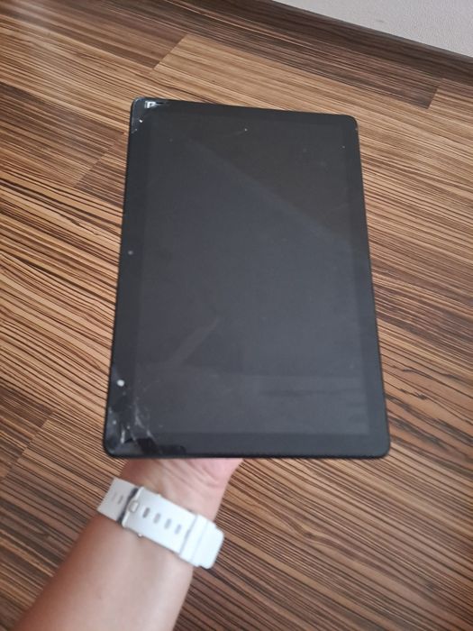 Huawei MediaPad T5  планшет 
Пише взаді