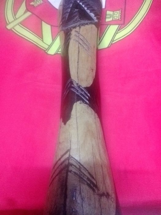 Arte africana em madeira, estatueta.