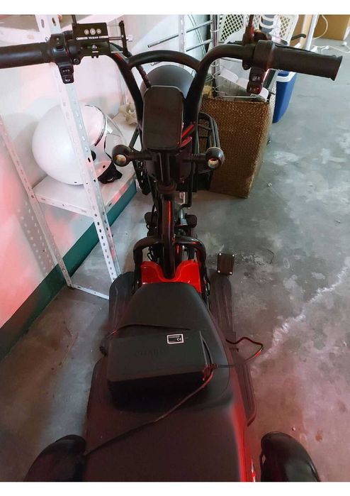 Triciclo elétrico menos de 1 ano de uso