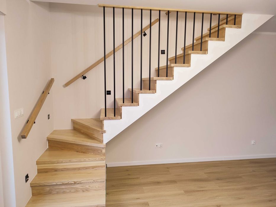 Schody drewniane na beton / jesionowe lakierowane Gotowe na 02.2026