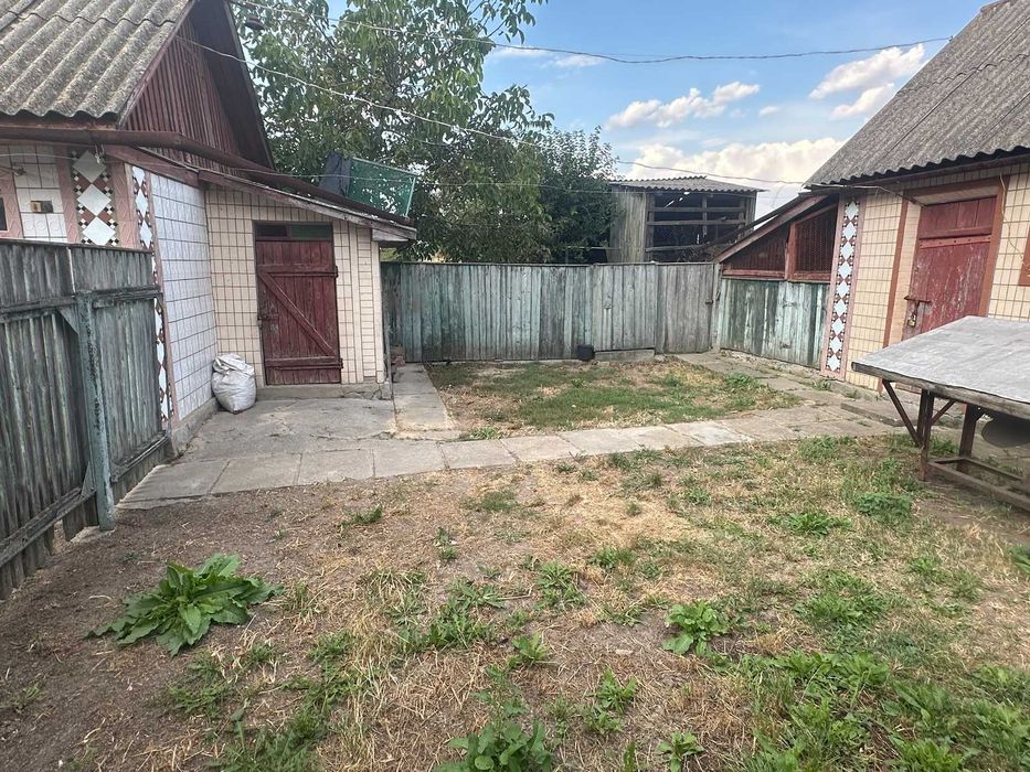 Продаж будинку в Сутисках