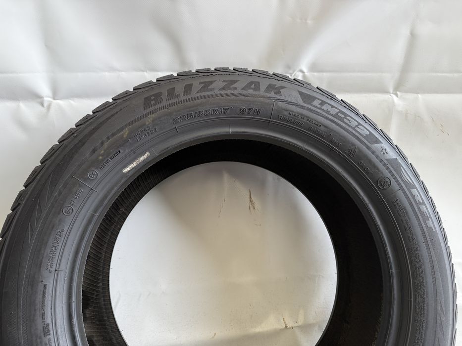 225/55/17 Bridgestone Blizzak LM-32 RFT 97H (547)