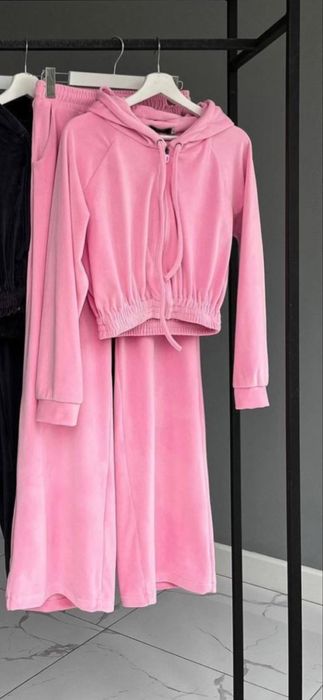 Продам женский костюм