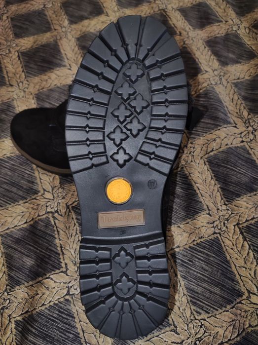 Продам жіночі чобітки