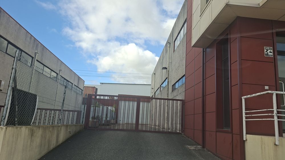 Armazém - Pavilhão Industrial //Esmeriz 500m2