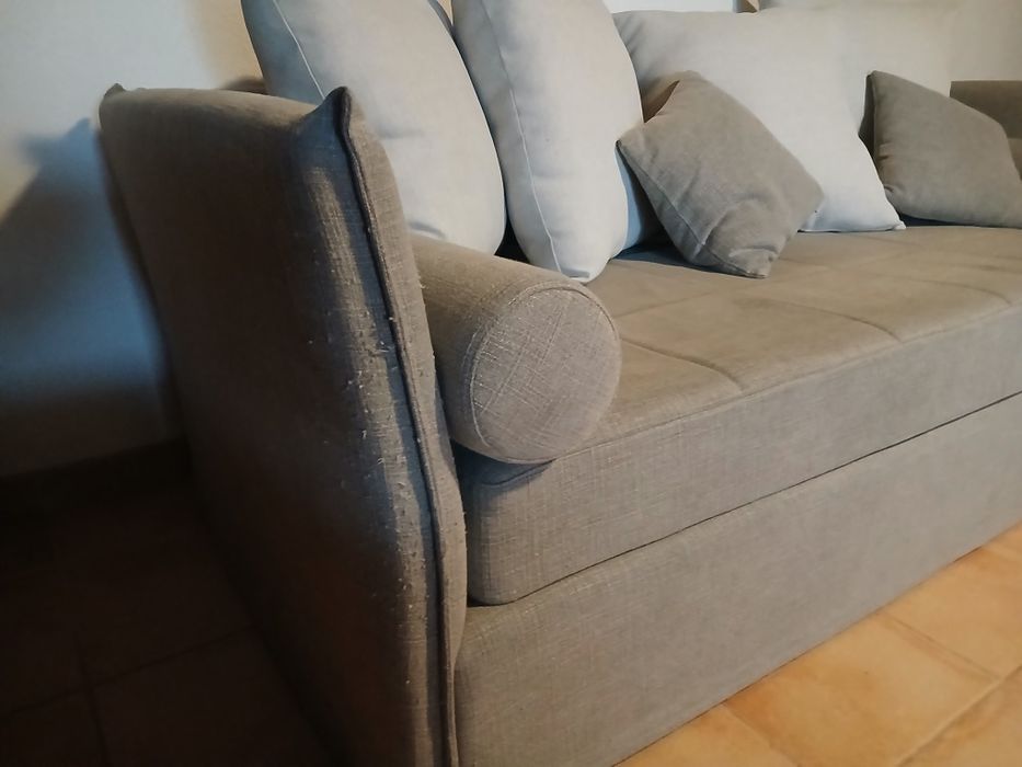 Sofa cinzento 3 lugares com Almofadas