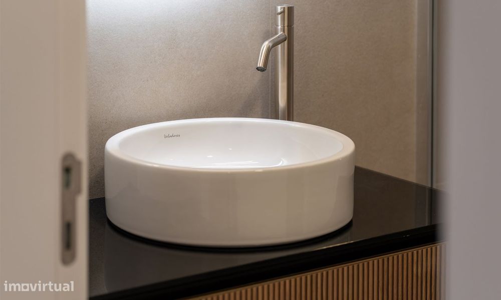 Apartamento T3 com ampla varanda e garagem