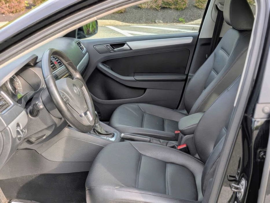 Volkswagen Jetta      2013