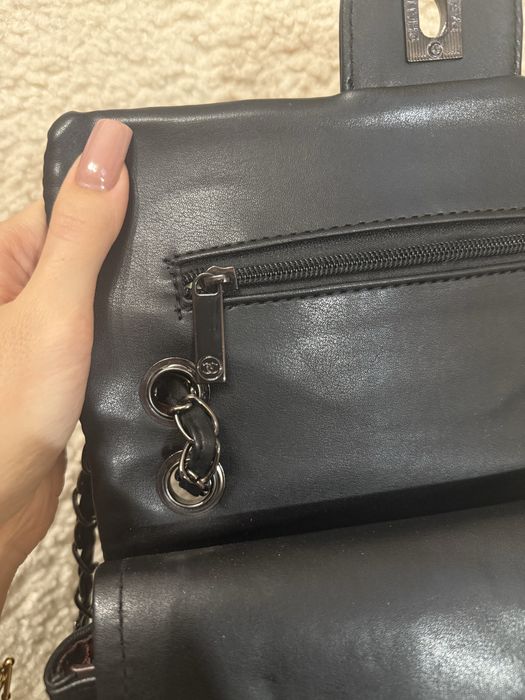 Czarna pikowana torebka Chanel