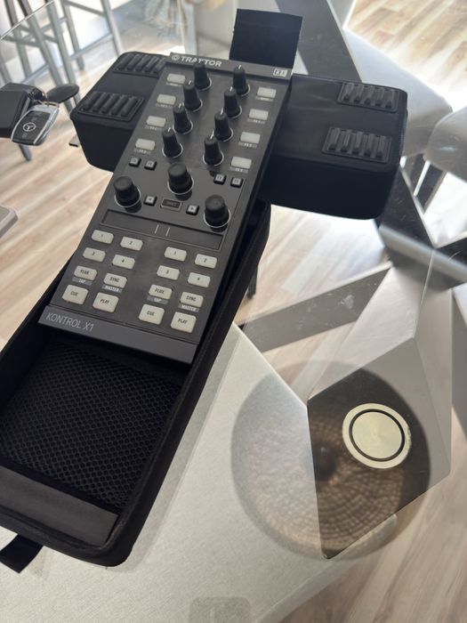 Traktor Kontrol X1 - 2 unidades