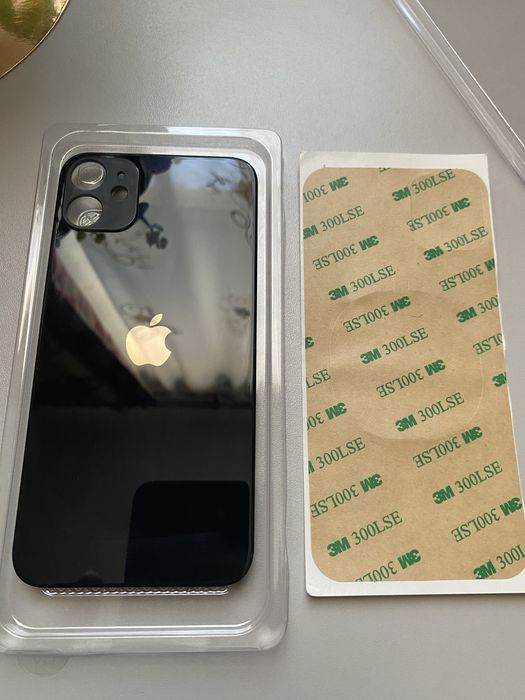 Заднє скло iPhone 11