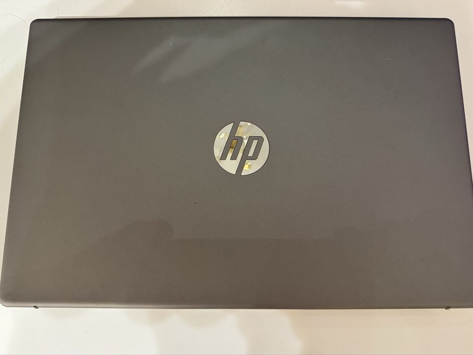 Laptop HP 250 G10, jak nowy