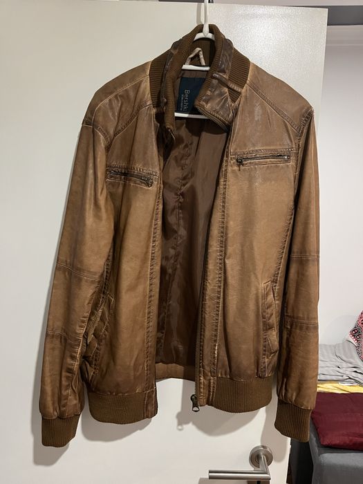 Bonito blusao em cor camel