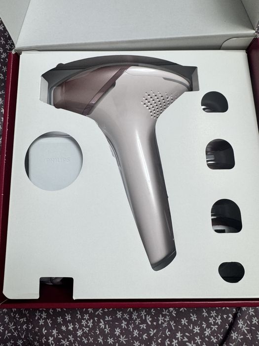 Philips Lumea IPL 9900 Series (BRI973 / BRI977)