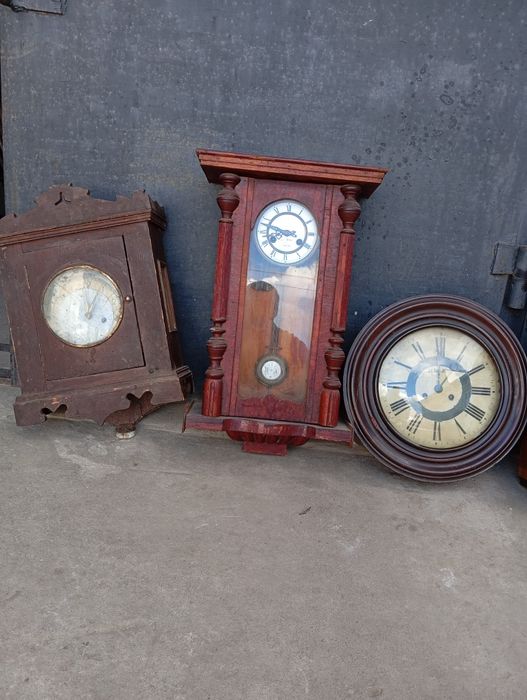 Годинники настінні - карманні -  le roi a Paris