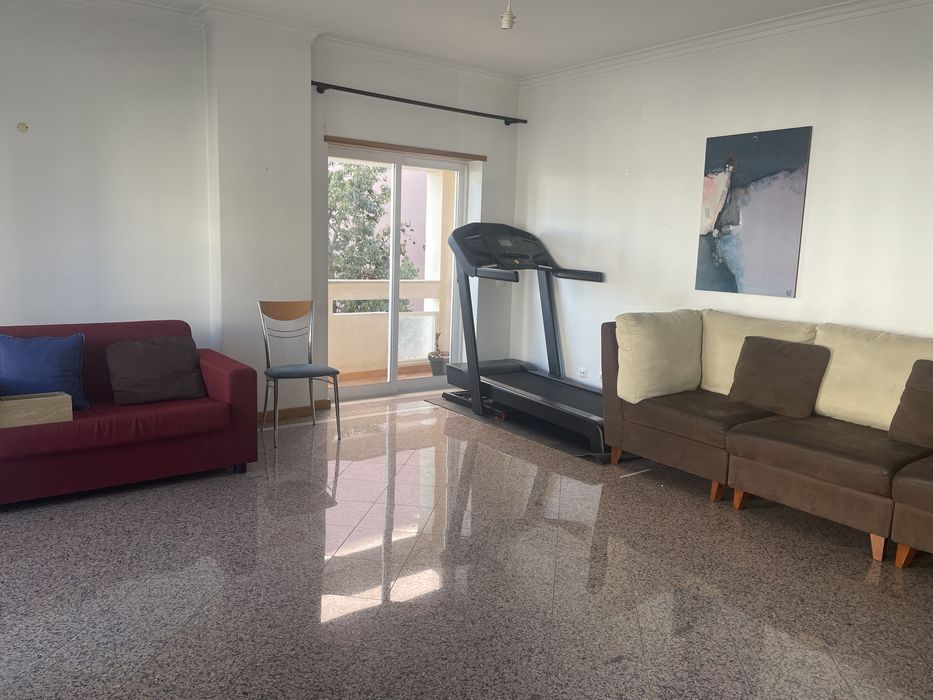 Apartamento T3 com dois lugares de Garagem