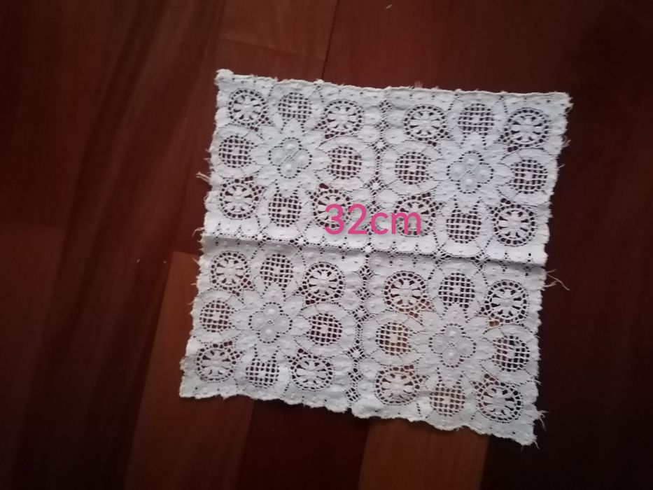 Conjunto de  5 naprons bordados a mão